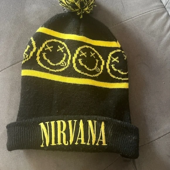 Lot of 4 winter hats beanies one size Superman Nirvana Starwars Joker - Picture 4 of 6